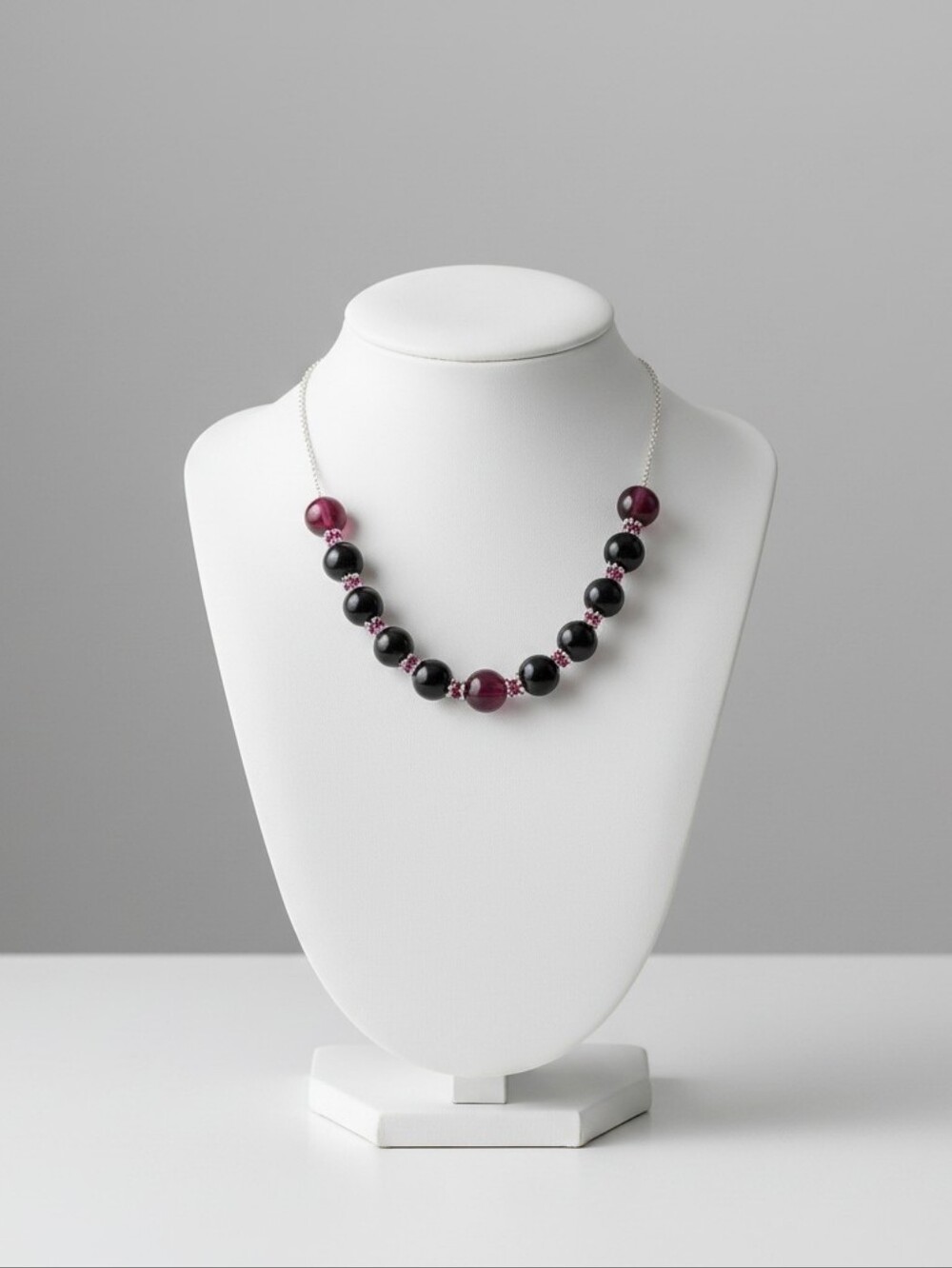 NWT Elegant Black and Red Beaded Necklace